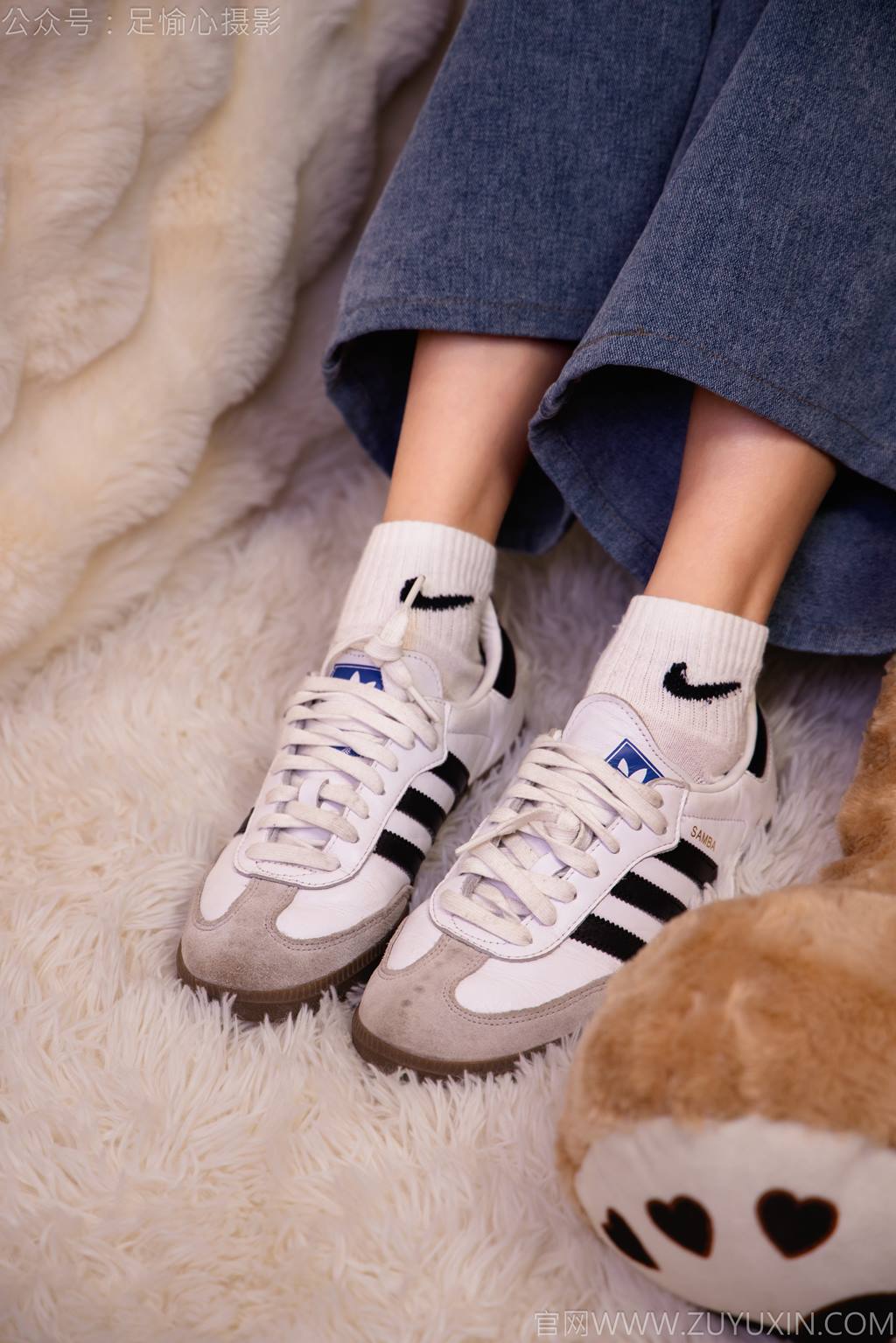 图片[12]-足愉心 NO.027 奶芙（搭配：白色T恤、牛仔长裤、德训鞋、白色棉袜、裸足）[110P] – 速更版-美库