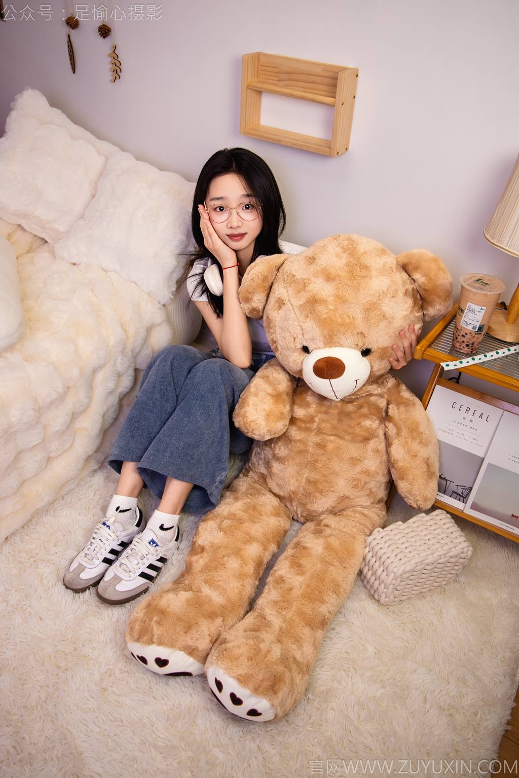 图片[14]-足愉心 NO.027 奶芙（搭配：白色T恤、牛仔长裤、德训鞋、白色棉袜、裸足）[110P] – 速更版-美库