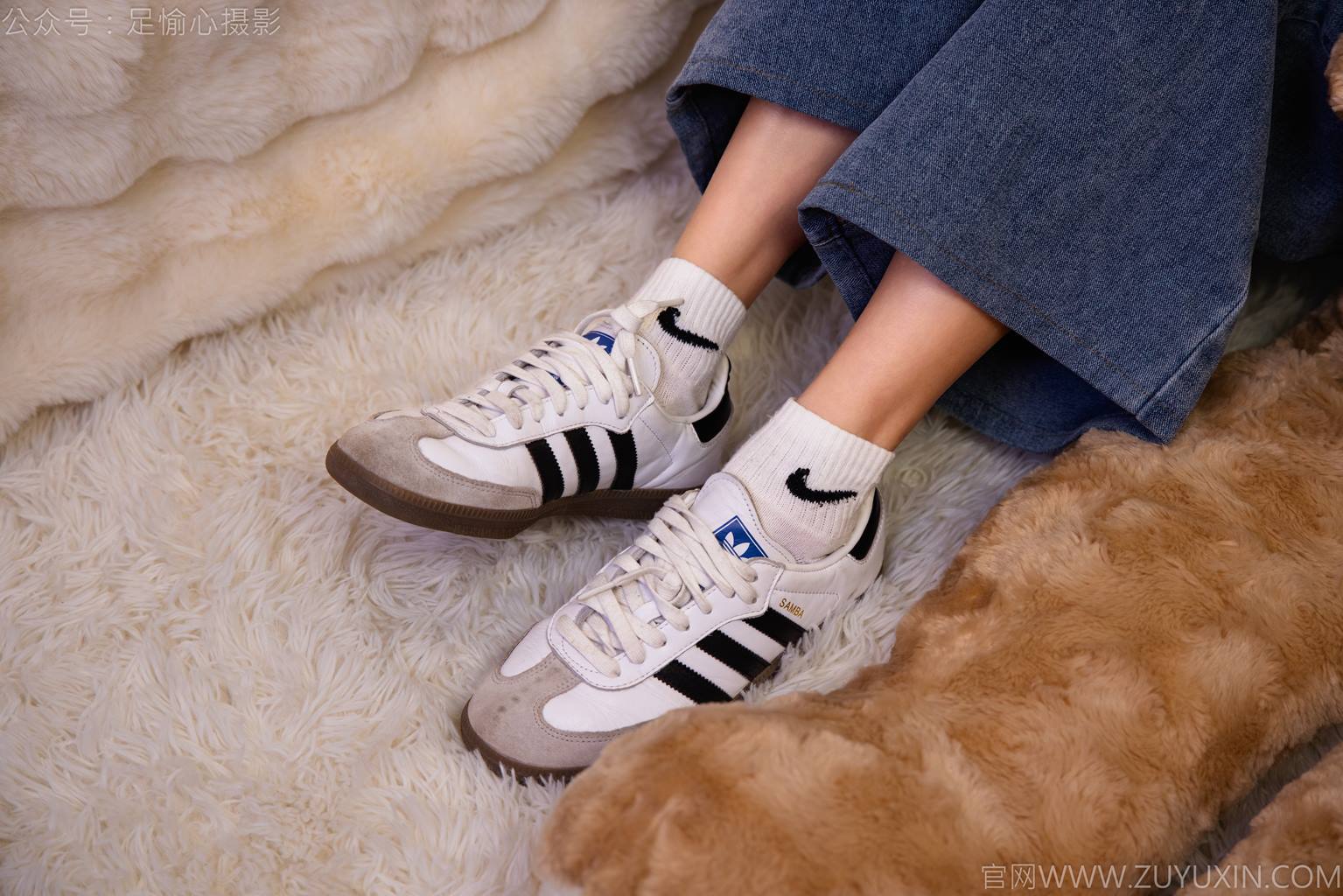 图片[15]-足愉心 NO.027 奶芙（搭配：白色T恤、牛仔长裤、德训鞋、白色棉袜、裸足）[110P] – 速更版-美库