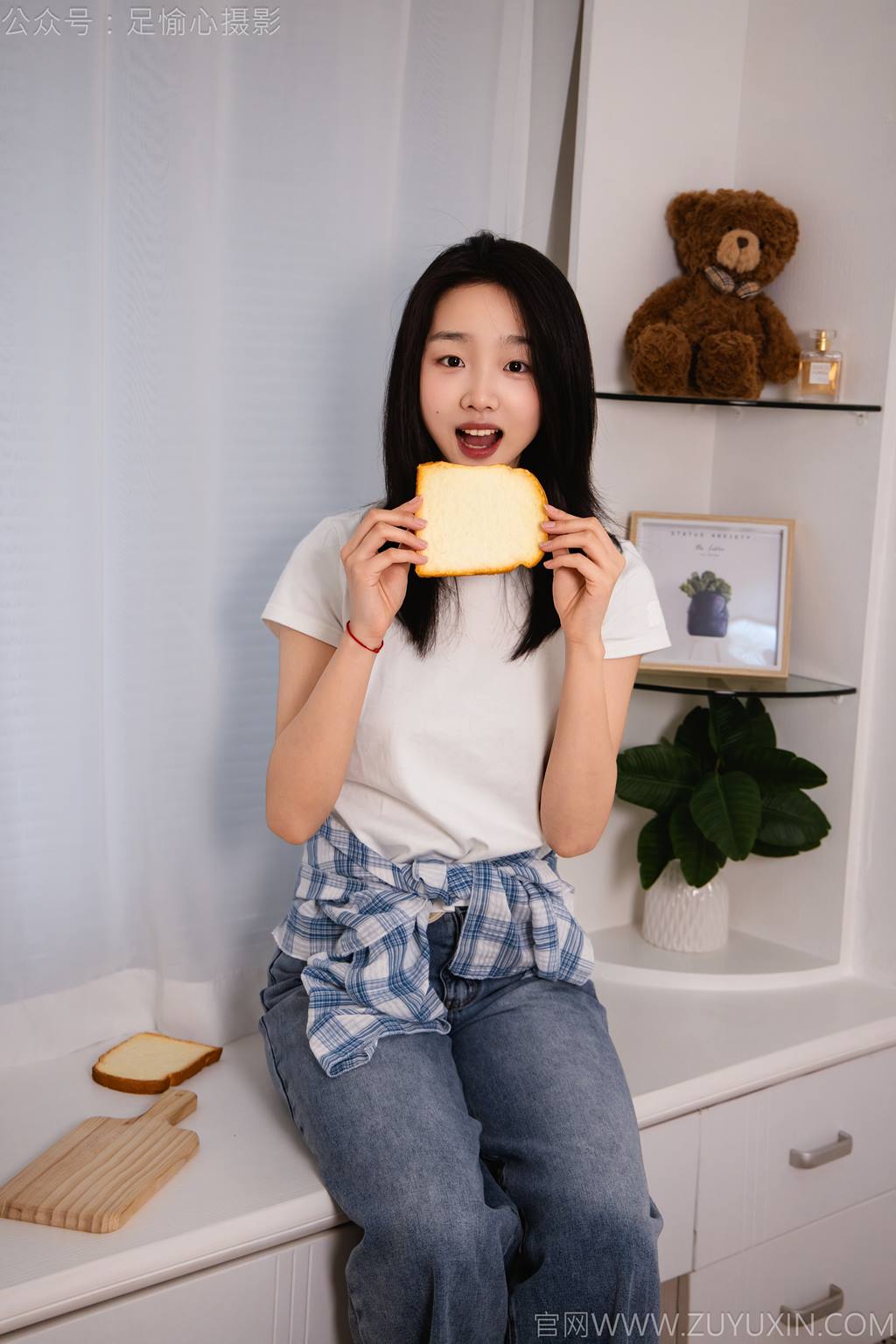 图片[24]-足愉心 NO.027 奶芙（搭配：白色T恤、牛仔长裤、德训鞋、白色棉袜、裸足）[110P] – 速更版-美库