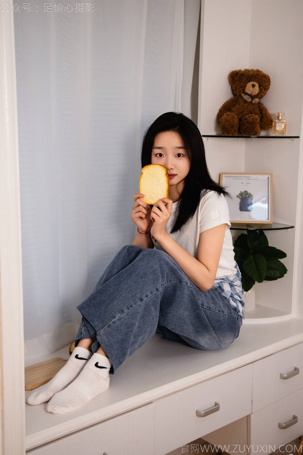 图片[27]-足愉心 NO.027 奶芙（搭配：白色T恤、牛仔长裤、德训鞋、白色棉袜、裸足）[110P] – 速更版-美库