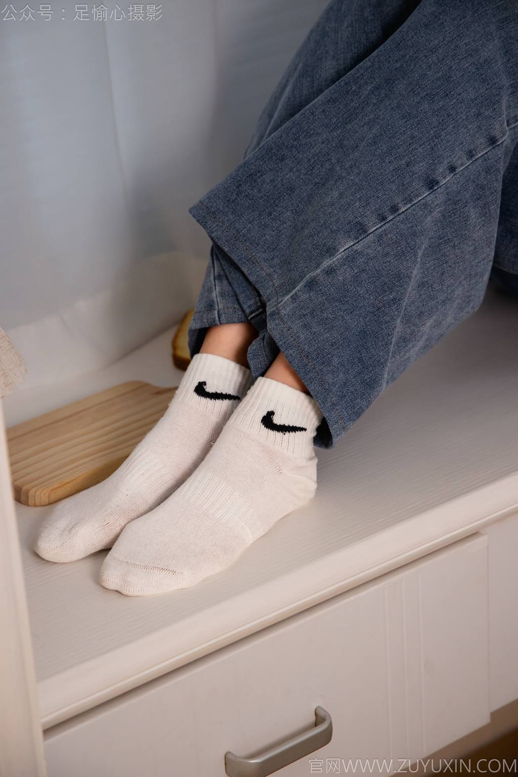 图片[29]-足愉心 NO.027 奶芙（搭配：白色T恤、牛仔长裤、德训鞋、白色棉袜、裸足）[110P] – 速更版-美库