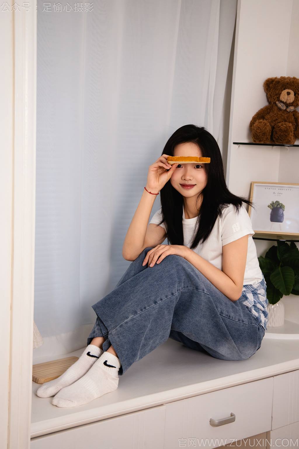 图片[30]-足愉心 NO.027 奶芙（搭配：白色T恤、牛仔长裤、德训鞋、白色棉袜、裸足）[110P] – 速更版-美库