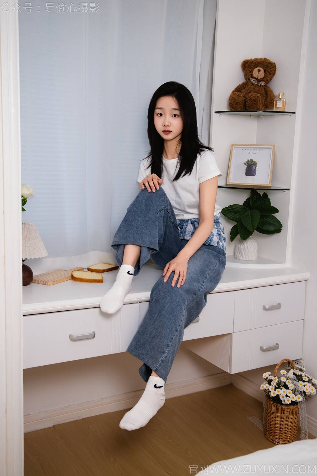 图片[34]-足愉心 NO.027 奶芙（搭配：白色T恤、牛仔长裤、德训鞋、白色棉袜、裸足）[110P] – 速更版-美库