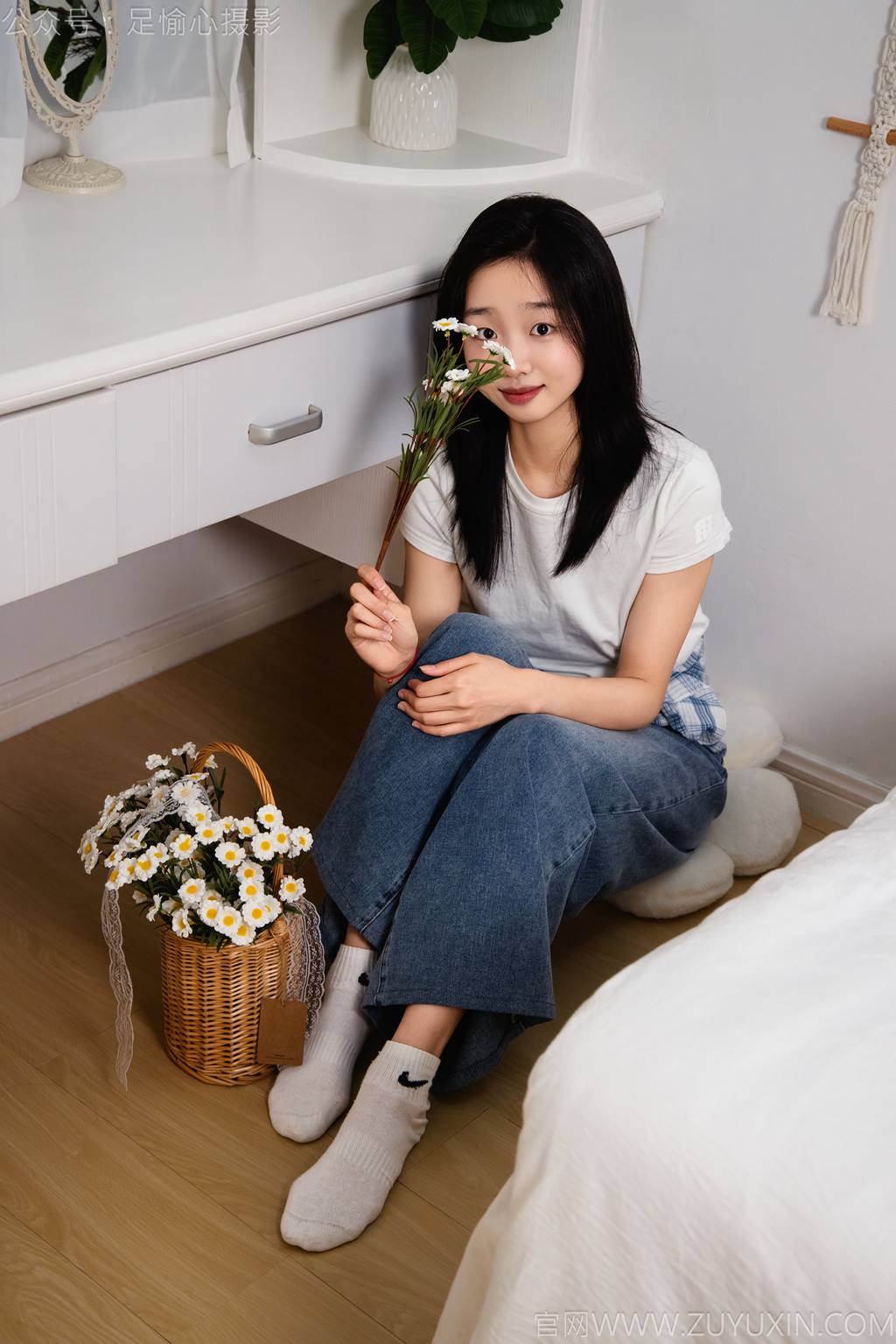 图片[35]-足愉心 NO.027 奶芙（搭配：白色T恤、牛仔长裤、德训鞋、白色棉袜、裸足）[110P] – 速更版-美库
