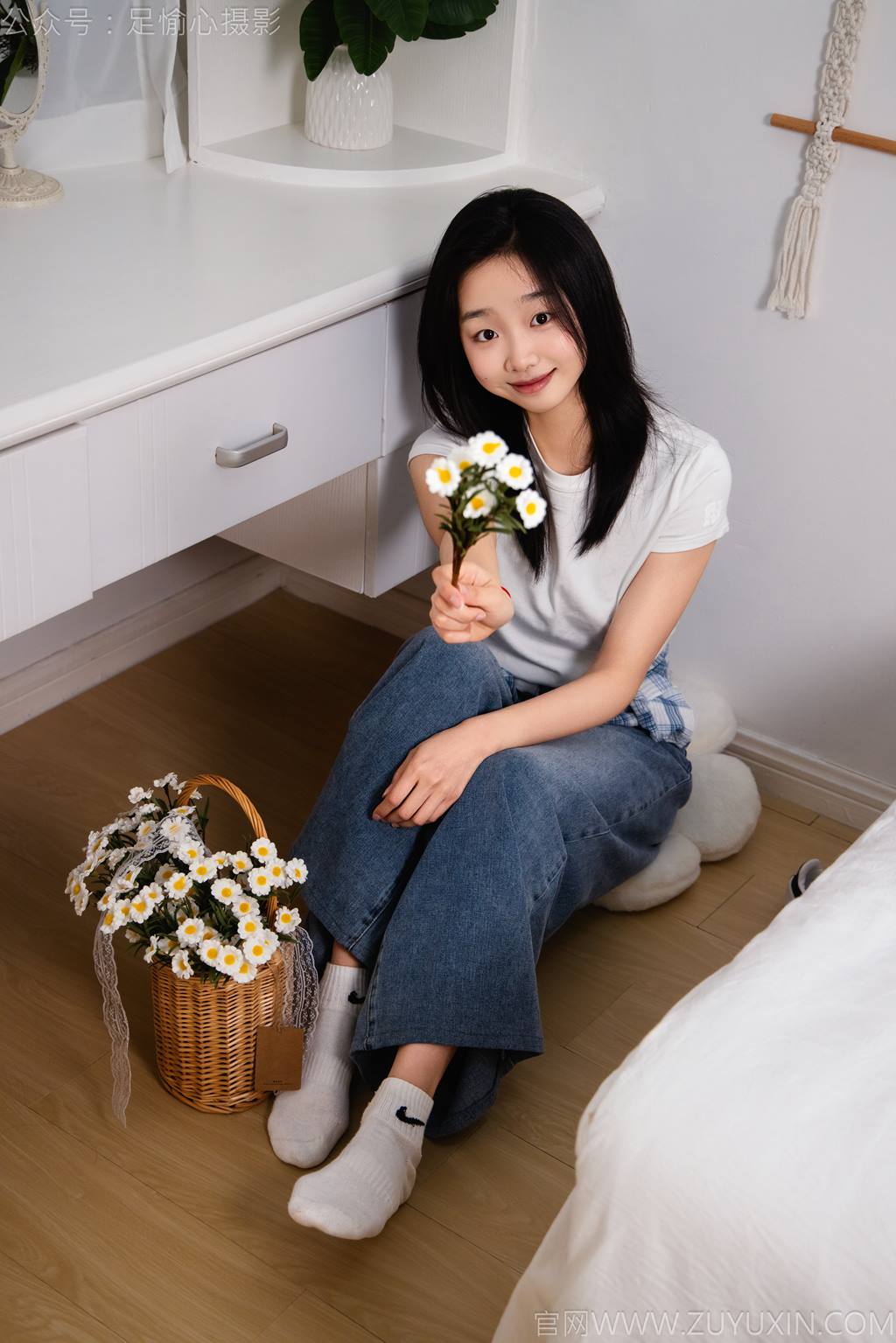 图片[36]-足愉心 NO.027 奶芙（搭配：白色T恤、牛仔长裤、德训鞋、白色棉袜、裸足）[110P] – 速更版-美库