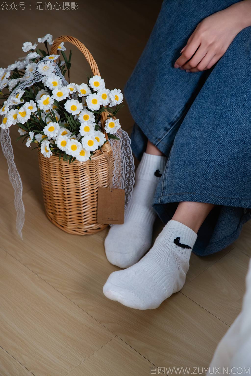 图片[37]-足愉心 NO.027 奶芙（搭配：白色T恤、牛仔长裤、德训鞋、白色棉袜、裸足）[110P] – 速更版-美库