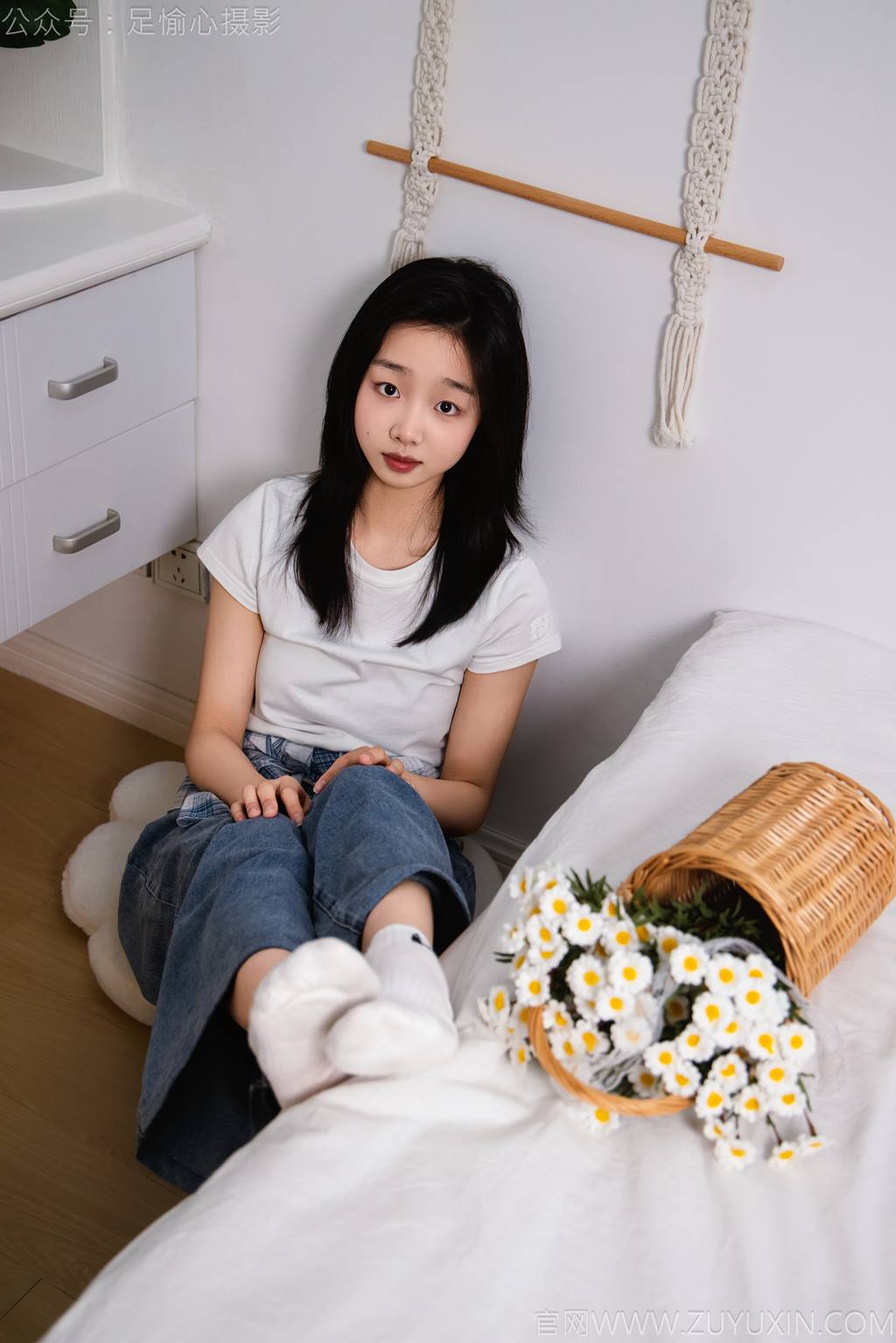 图片[40]-足愉心 NO.027 奶芙（搭配：白色T恤、牛仔长裤、德训鞋、白色棉袜、裸足）[110P] – 速更版-美库