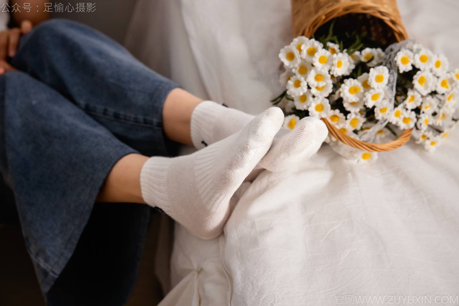 图片[43]-足愉心 NO.027 奶芙（搭配：白色T恤、牛仔长裤、德训鞋、白色棉袜、裸足）[110P] – 速更版-美库