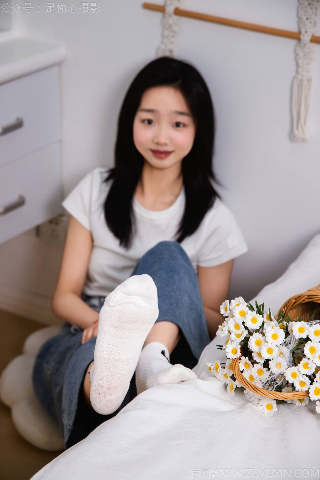 图片[44]-足愉心 NO.027 奶芙（搭配：白色T恤、牛仔长裤、德训鞋、白色棉袜、裸足）[110P] – 速更版-美库