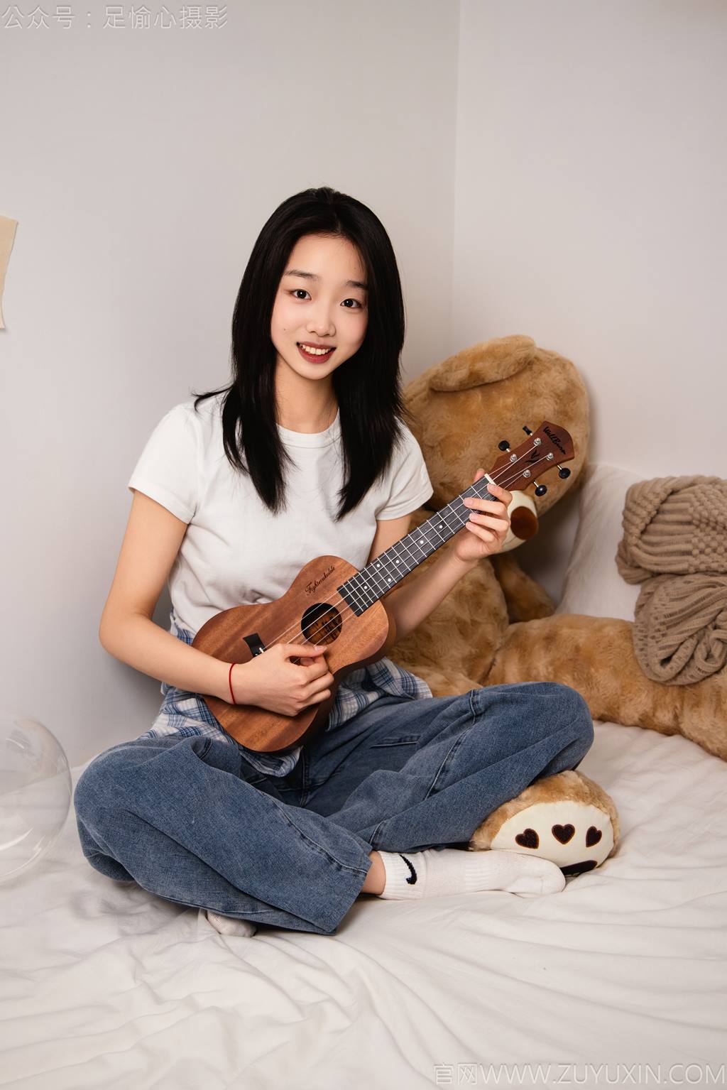 图片[45]-足愉心 NO.027 奶芙（搭配：白色T恤、牛仔长裤、德训鞋、白色棉袜、裸足）[110P] – 速更版-美库