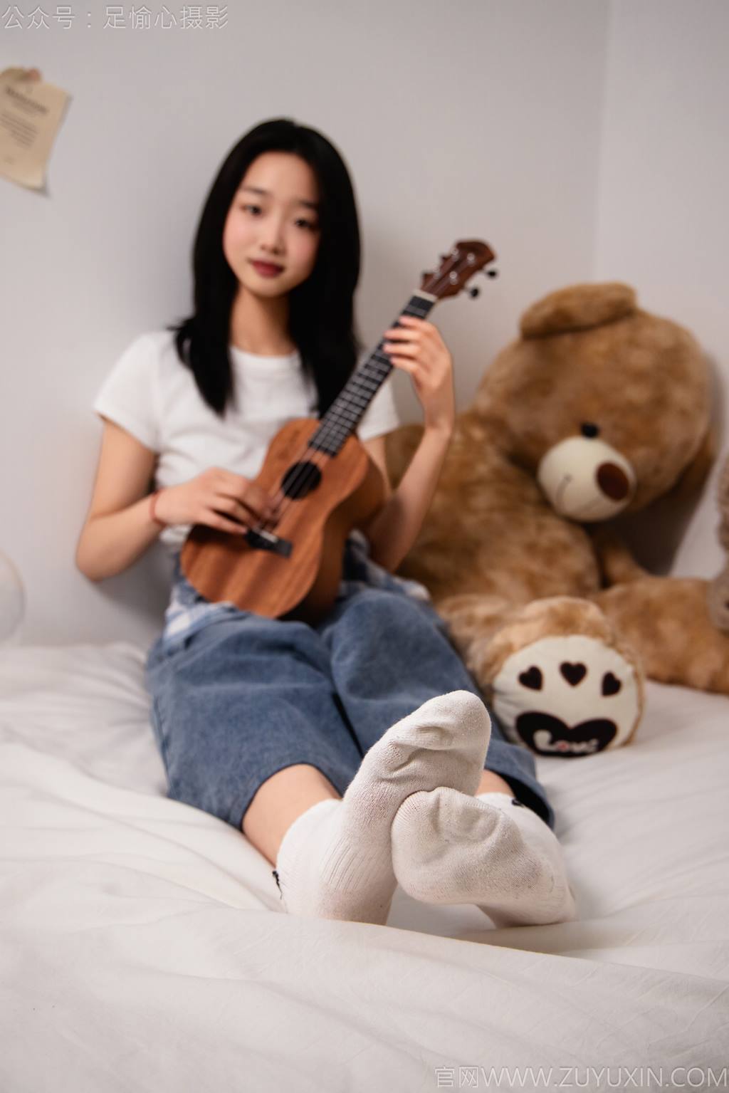 图片[51]-足愉心 NO.027 奶芙（搭配：白色T恤、牛仔长裤、德训鞋、白色棉袜、裸足）[110P] – 速更版-美库