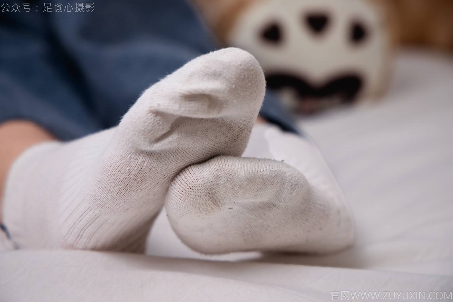 图片[52]-足愉心 NO.027 奶芙（搭配：白色T恤、牛仔长裤、德训鞋、白色棉袜、裸足）[110P] – 速更版-美库