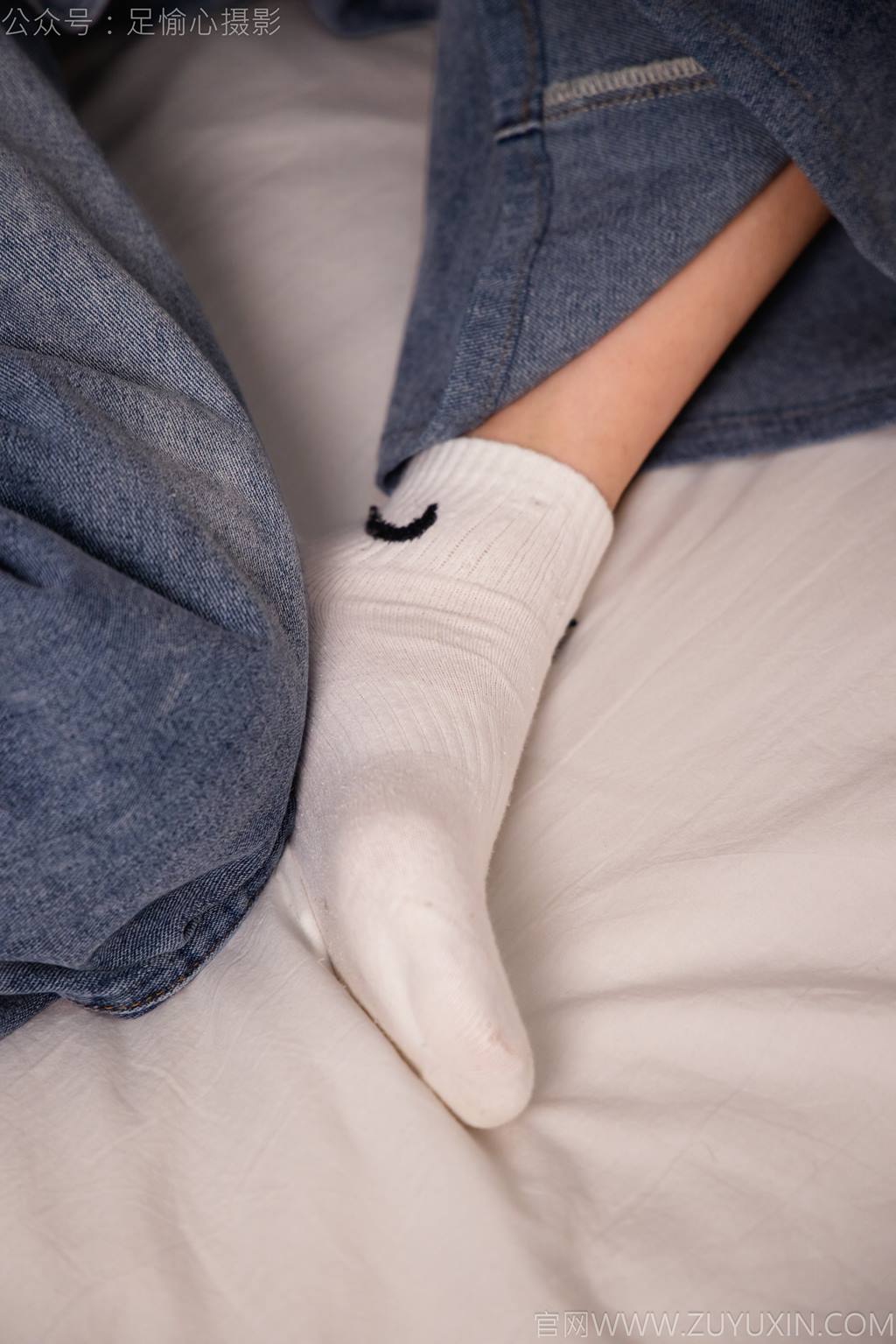 图片[56]-足愉心 NO.027 奶芙（搭配：白色T恤、牛仔长裤、德训鞋、白色棉袜、裸足）[110P] – 速更版-美库