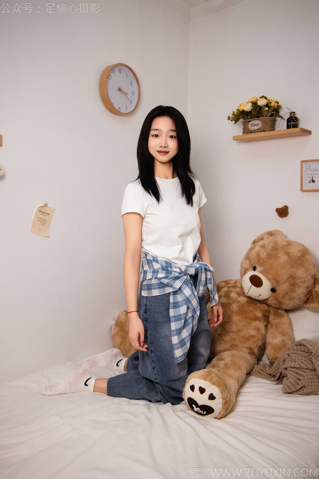 图片[57]-足愉心 NO.027 奶芙（搭配：白色T恤、牛仔长裤、德训鞋、白色棉袜、裸足）[110P] – 速更版-美库
