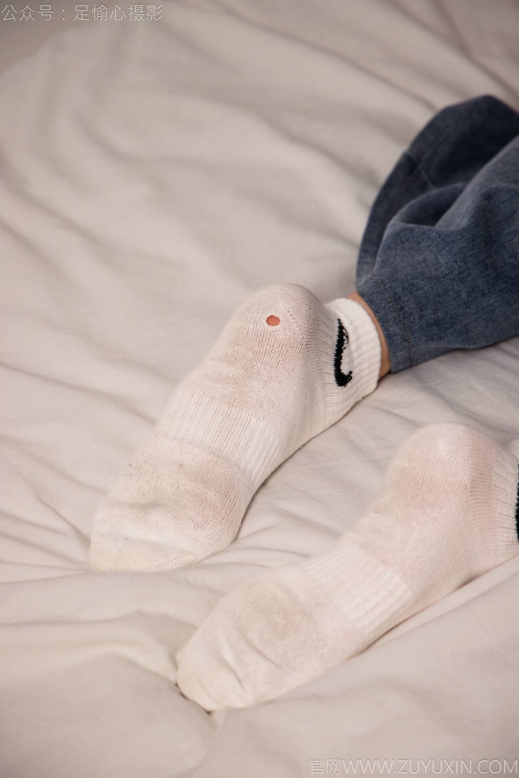 图片[60]-足愉心 NO.027 奶芙（搭配：白色T恤、牛仔长裤、德训鞋、白色棉袜、裸足）[110P] – 速更版-美库