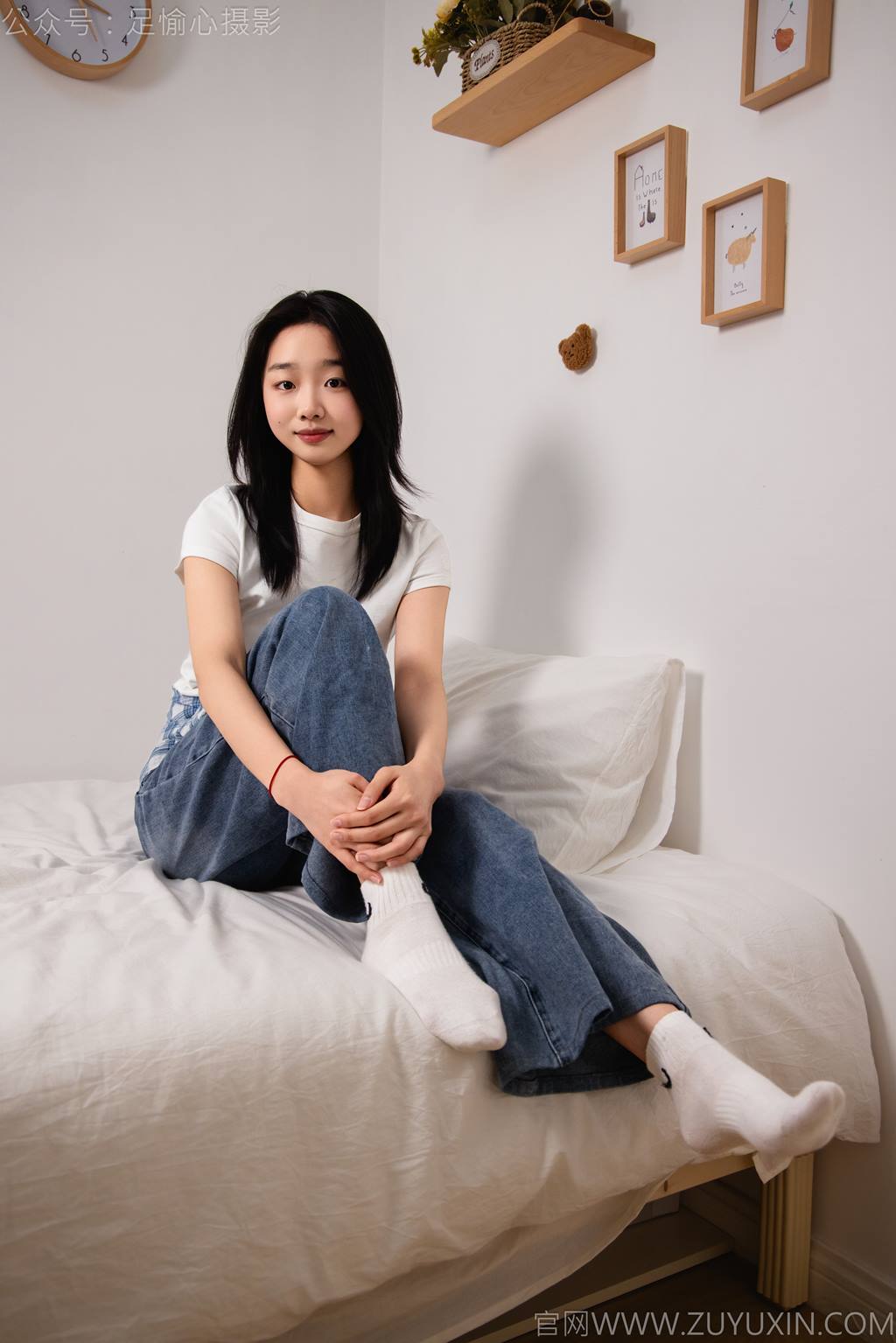 图片[66]-足愉心 NO.027 奶芙（搭配：白色T恤、牛仔长裤、德训鞋、白色棉袜、裸足）[110P] – 速更版-美库