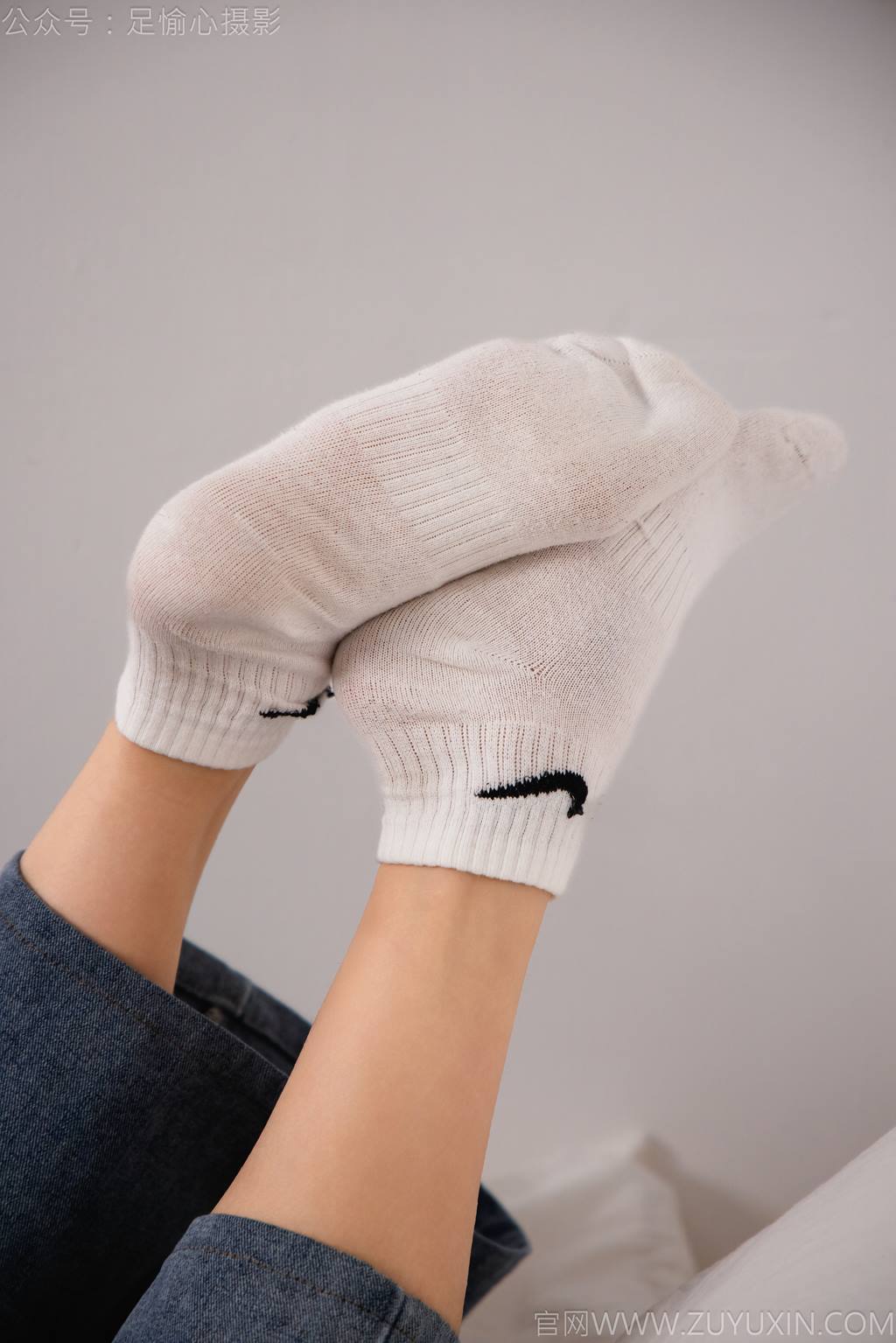 图片[70]-足愉心 NO.027 奶芙（搭配：白色T恤、牛仔长裤、德训鞋、白色棉袜、裸足）[110P] – 速更版-美库