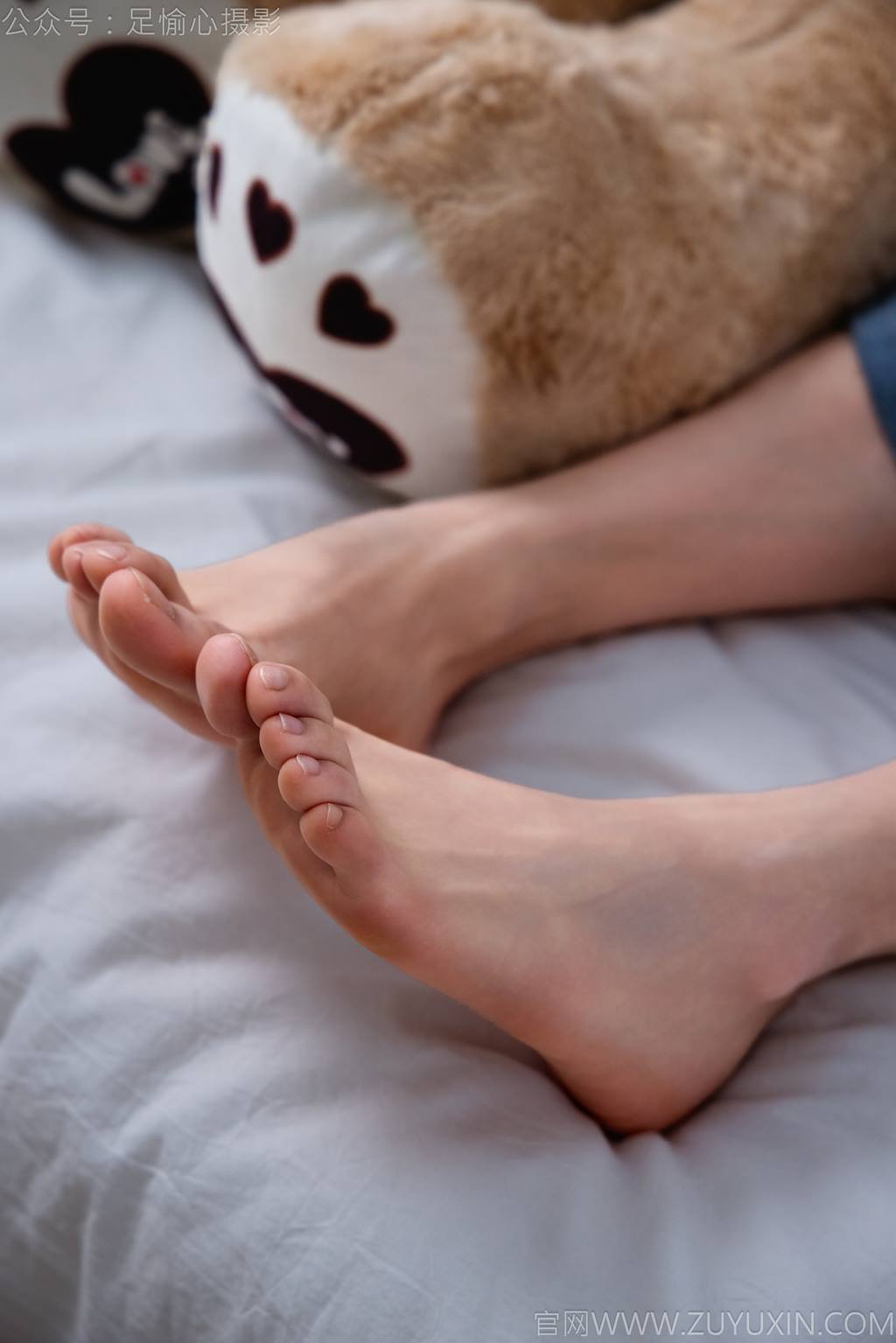 图片[88]-足愉心 NO.027 奶芙（搭配：白色T恤、牛仔长裤、德训鞋、白色棉袜、裸足）[110P] – 速更版-美库