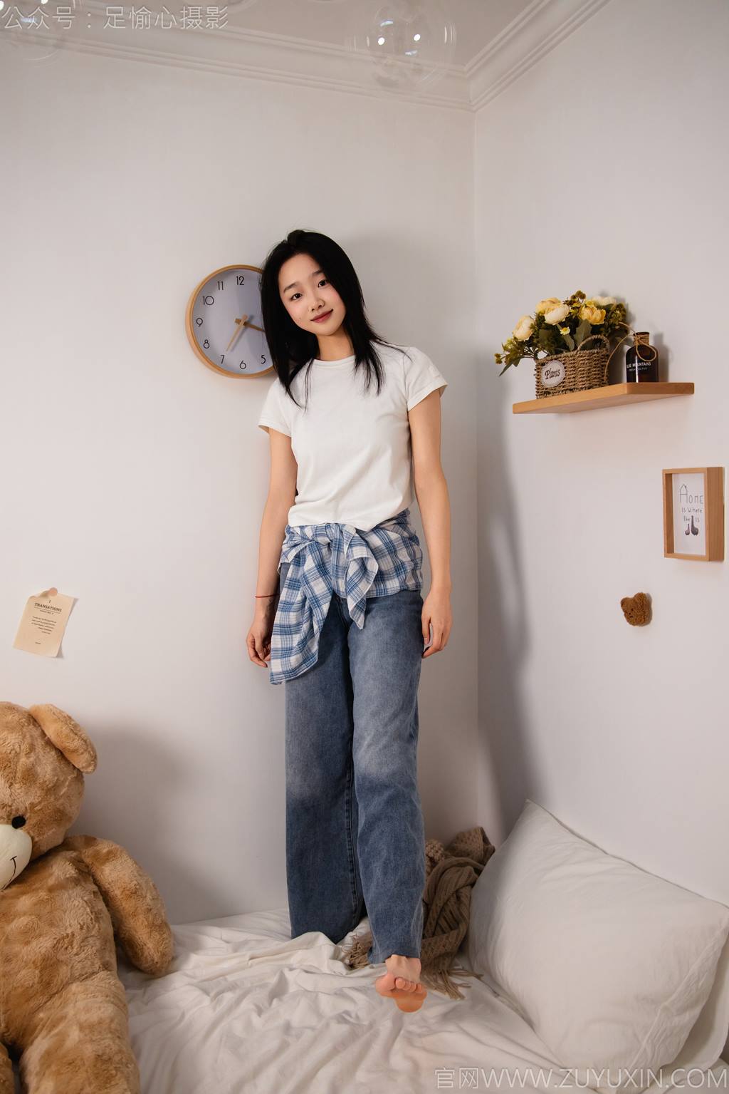 图片[89]-足愉心 NO.027 奶芙（搭配：白色T恤、牛仔长裤、德训鞋、白色棉袜、裸足）[110P] – 速更版-美库