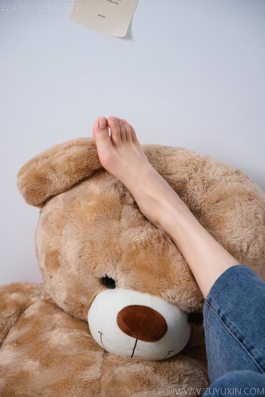 图片[93]-足愉心 NO.027 奶芙（搭配：白色T恤、牛仔长裤、德训鞋、白色棉袜、裸足）[110P] – 速更版-美库