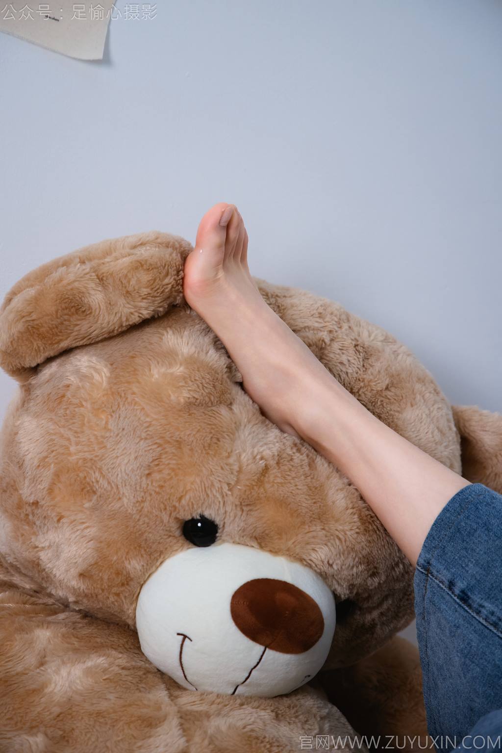 图片[94]-足愉心 NO.027 奶芙（搭配：白色T恤、牛仔长裤、德训鞋、白色棉袜、裸足）[110P] – 速更版-美库