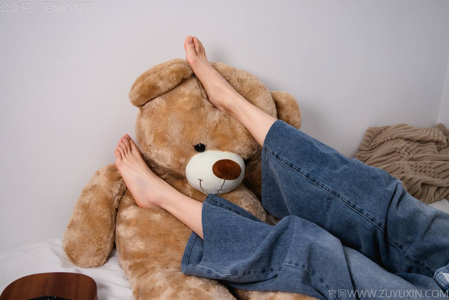 图片[96]-足愉心 NO.027 奶芙（搭配：白色T恤、牛仔长裤、德训鞋、白色棉袜、裸足）[110P] – 速更版-美库