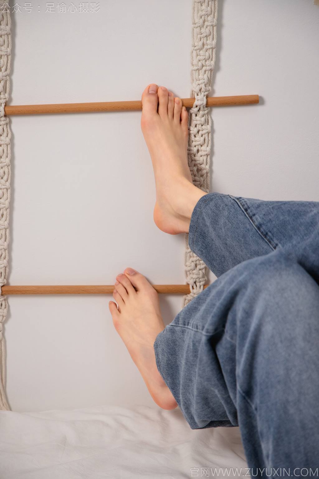 图片[97]-足愉心 NO.027 奶芙（搭配：白色T恤、牛仔长裤、德训鞋、白色棉袜、裸足）[110P] – 速更版-美库