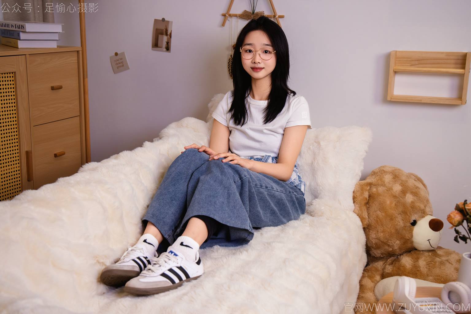 图片[103]-足愉心 NO.027 奶芙（搭配：白色T恤、牛仔长裤、德训鞋、白色棉袜、裸足）[110P] – 速更版-美库