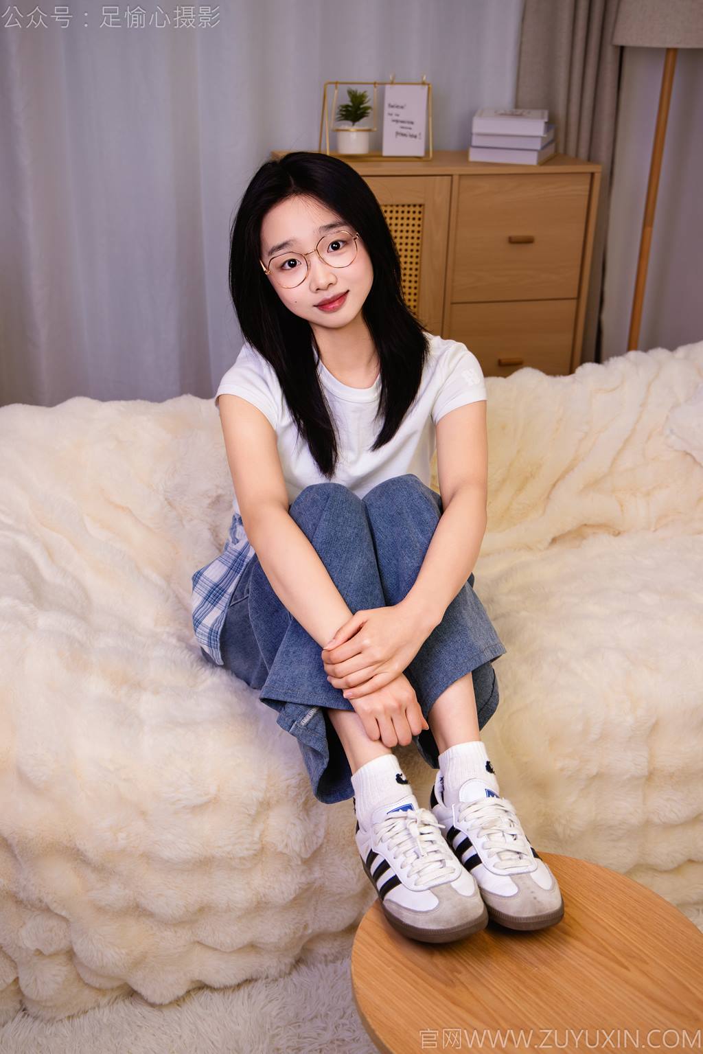 图片[107]-足愉心 NO.027 奶芙（搭配：白色T恤、牛仔长裤、德训鞋、白色棉袜、裸足）[110P] – 速更版-美库