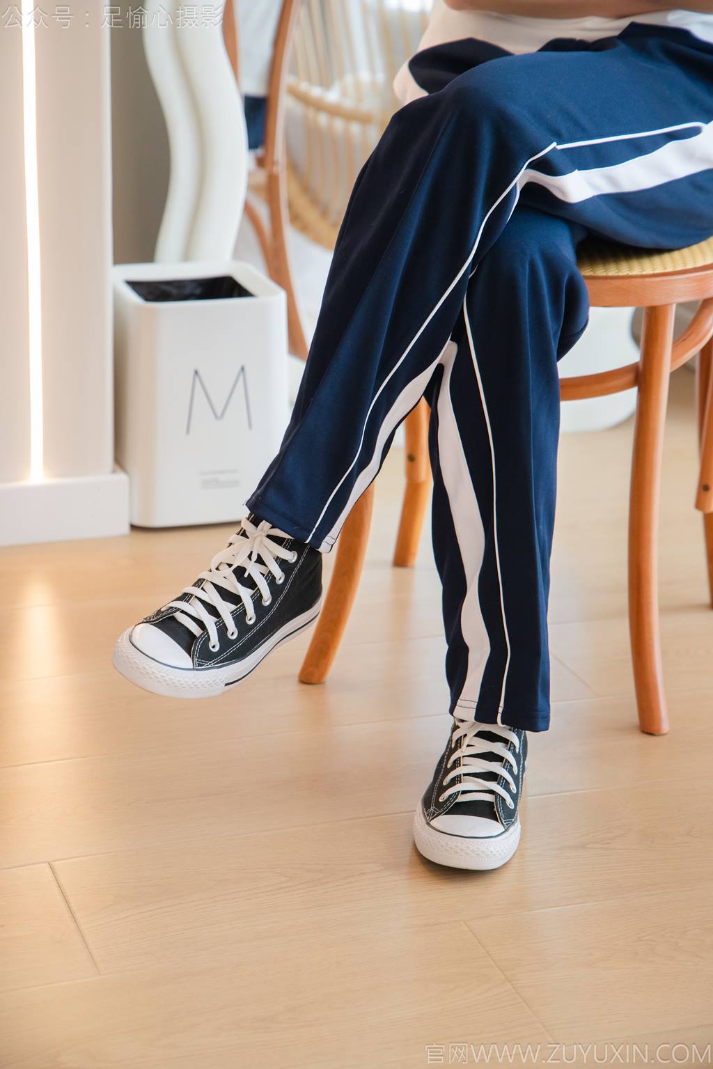 图片[11]-足愉心 NO.031 奶芙（搭配：校服、帆布鞋、白色棉袜、裸足）[110P] – 速更版-美库
