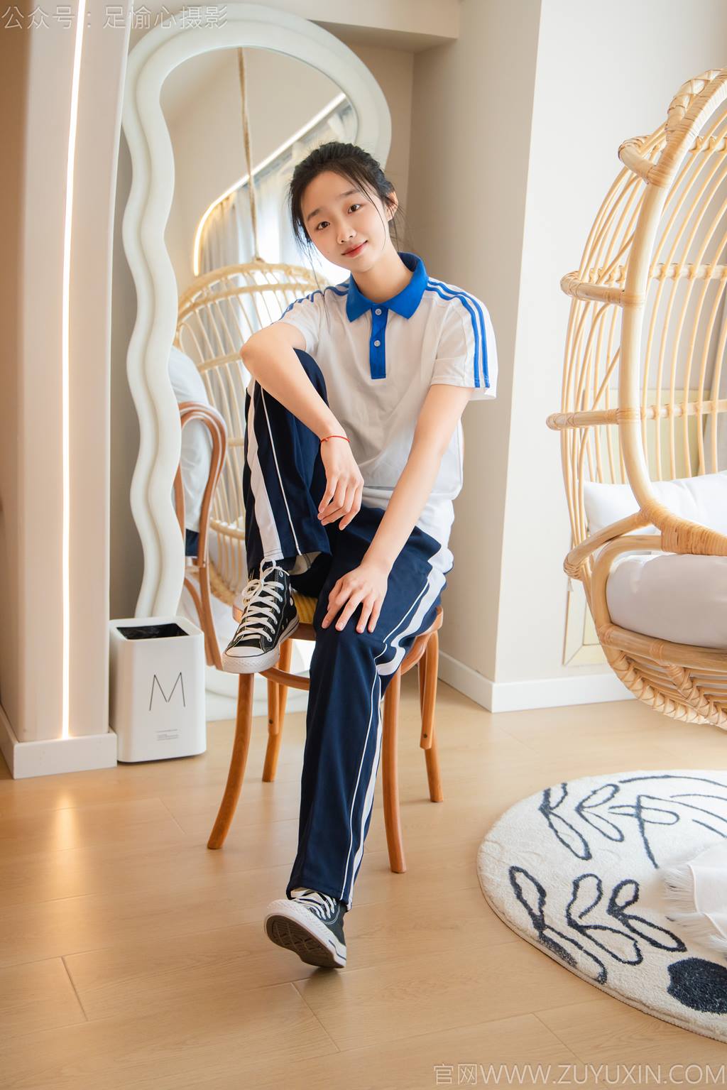 图片[13]-足愉心 NO.031 奶芙（搭配：校服、帆布鞋、白色棉袜、裸足）[110P] – 速更版-美库