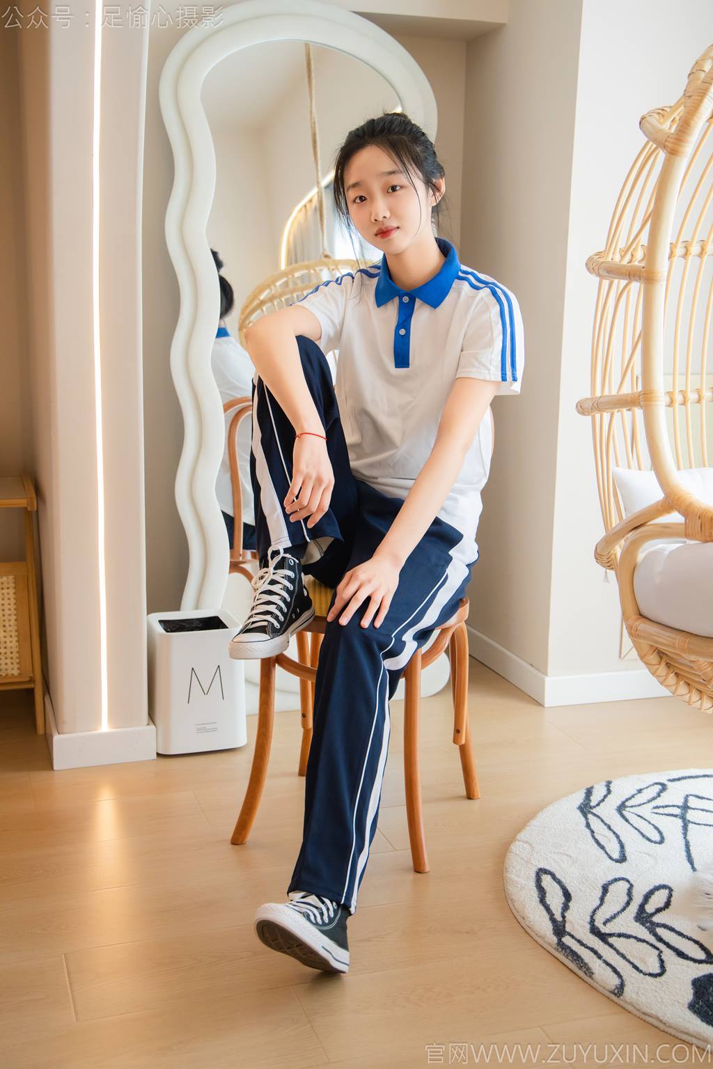 图片[14]-足愉心 NO.031 奶芙（搭配：校服、帆布鞋、白色棉袜、裸足）[110P] – 速更版-美库
