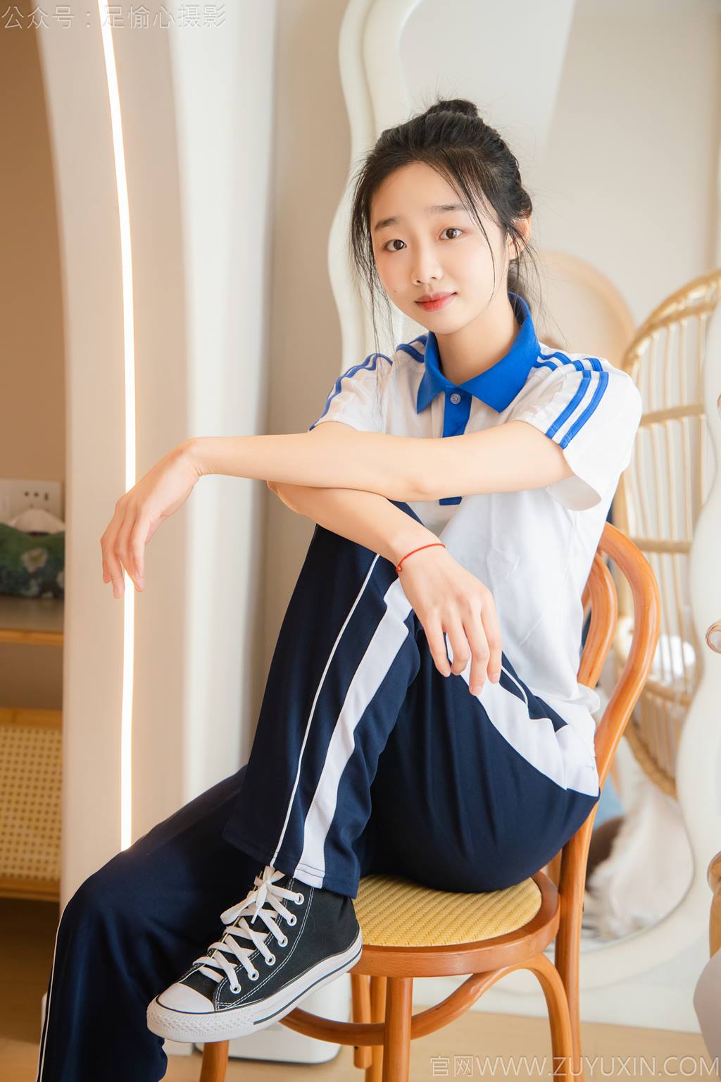 图片[16]-足愉心 NO.031 奶芙（搭配：校服、帆布鞋、白色棉袜、裸足）[110P] – 速更版-美库