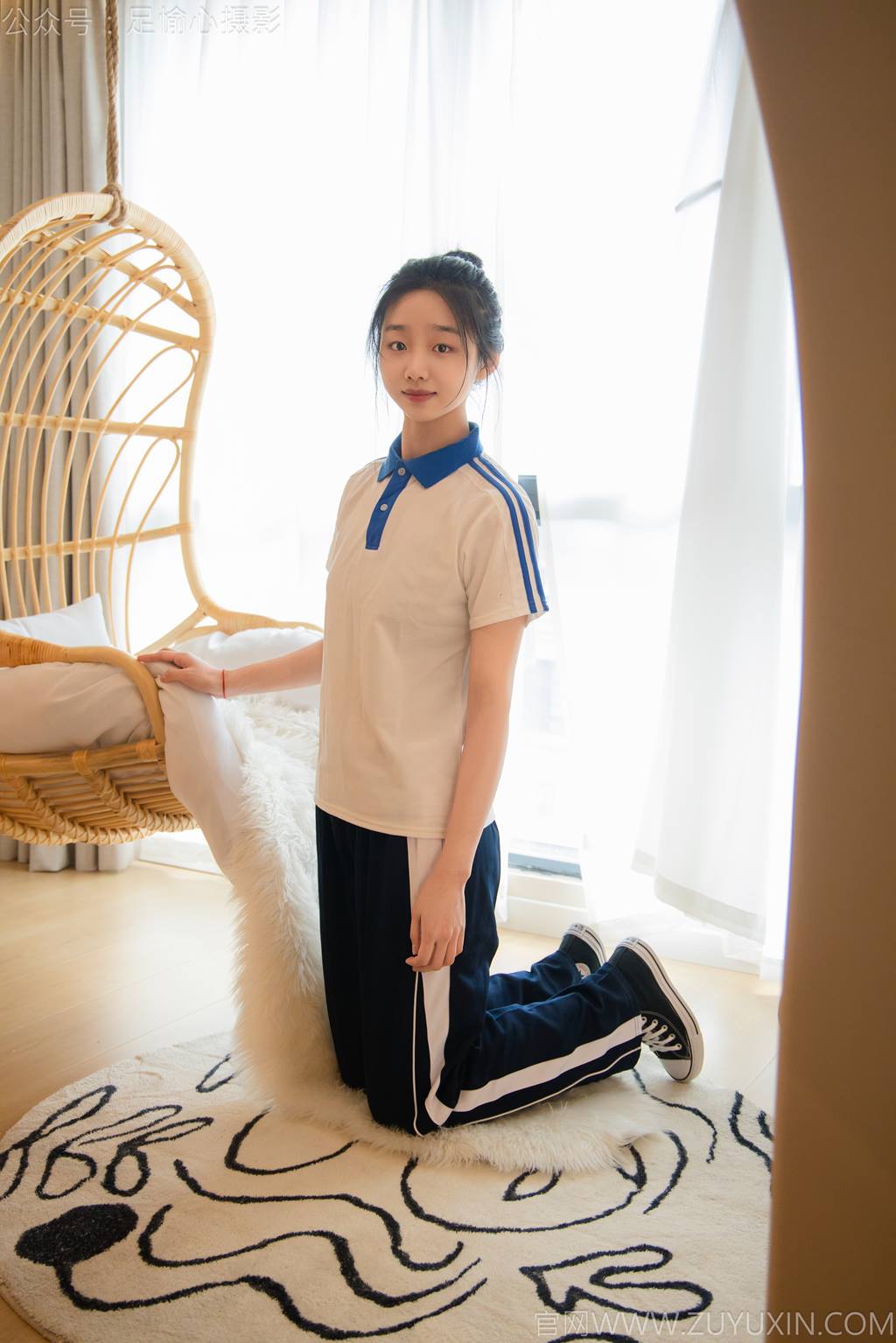 图片[17]-足愉心 NO.031 奶芙（搭配：校服、帆布鞋、白色棉袜、裸足）[110P] – 速更版-美库