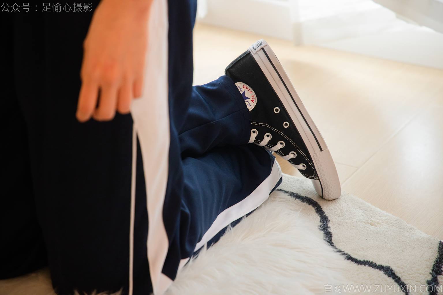 图片[20]-足愉心 NO.031 奶芙（搭配：校服、帆布鞋、白色棉袜、裸足）[110P] – 速更版-美库