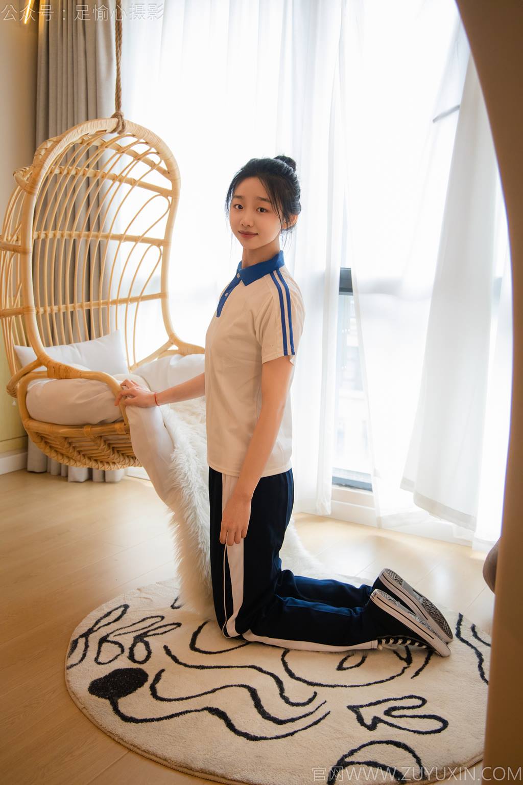 图片[21]-足愉心 NO.031 奶芙（搭配：校服、帆布鞋、白色棉袜、裸足）[110P] – 速更版-美库