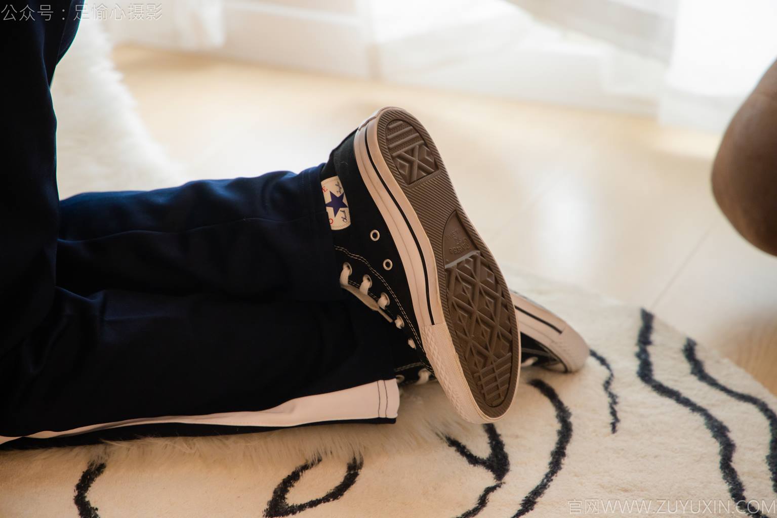 图片[22]-足愉心 NO.031 奶芙（搭配：校服、帆布鞋、白色棉袜、裸足）[110P] – 速更版-美库