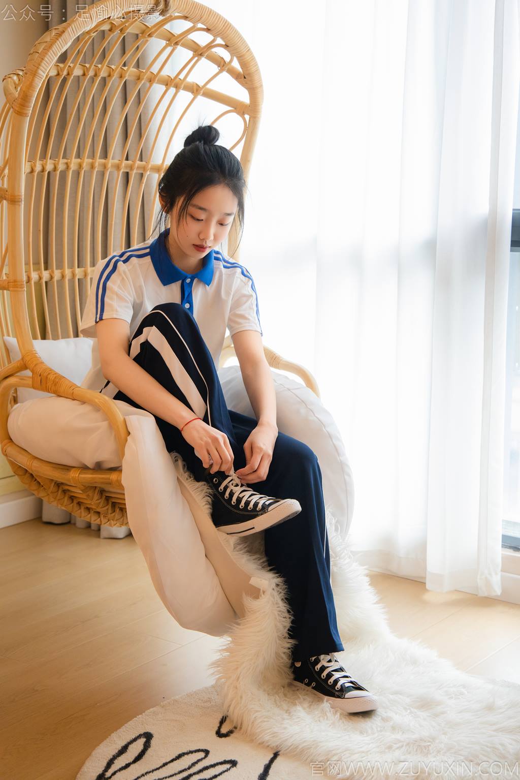 图片[23]-足愉心 NO.031 奶芙（搭配：校服、帆布鞋、白色棉袜、裸足）[110P] – 速更版-美库