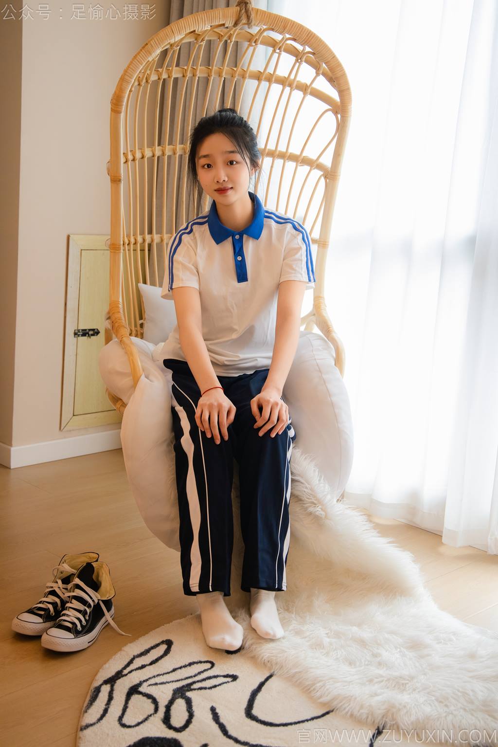 图片[24]-足愉心 NO.031 奶芙（搭配：校服、帆布鞋、白色棉袜、裸足）[110P] – 速更版-美库