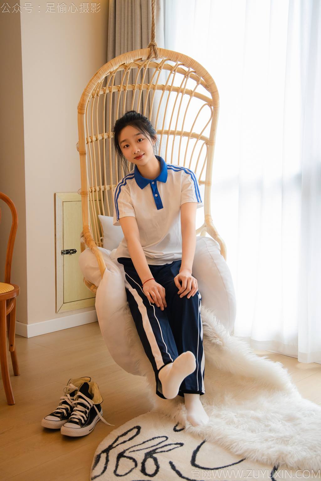 图片[25]-足愉心 NO.031 奶芙（搭配：校服、帆布鞋、白色棉袜、裸足）[110P] – 速更版-美库