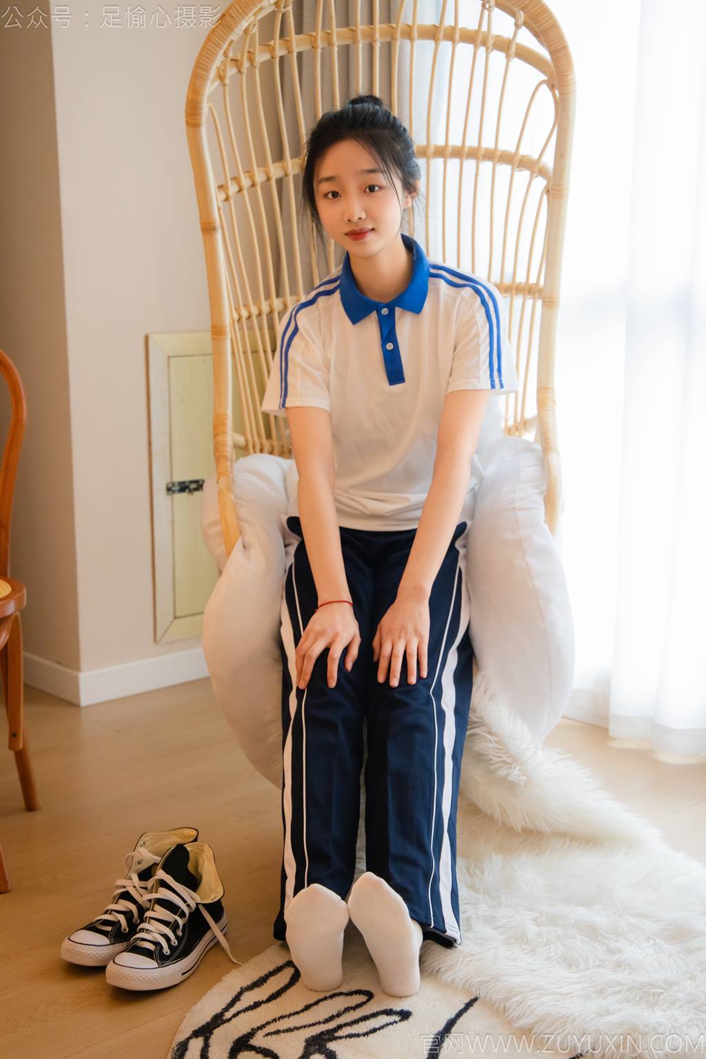 图片[26]-足愉心 NO.031 奶芙（搭配：校服、帆布鞋、白色棉袜、裸足）[110P] – 速更版-美库