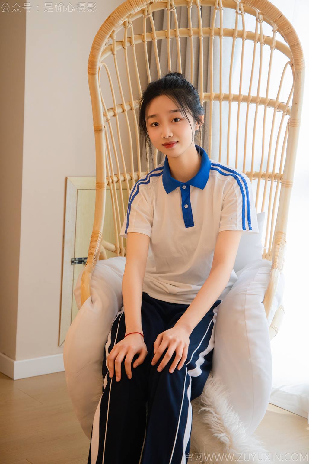 图片[27]-足愉心 NO.031 奶芙（搭配：校服、帆布鞋、白色棉袜、裸足）[110P] – 速更版-美库