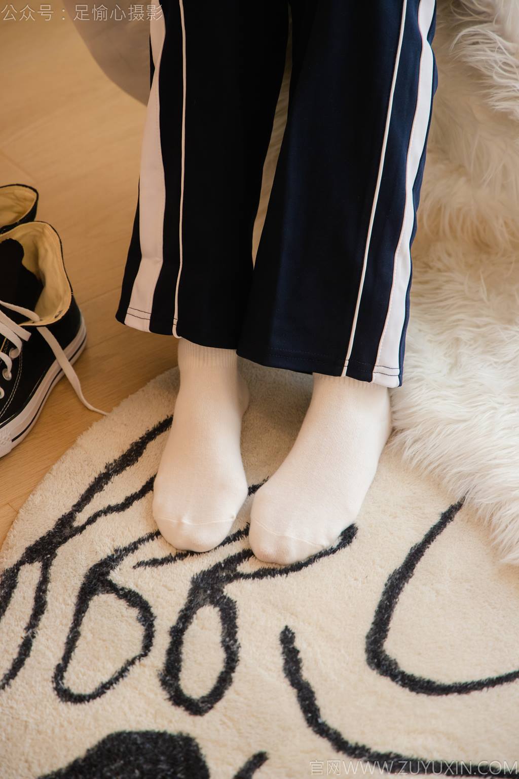 图片[29]-足愉心 NO.031 奶芙（搭配：校服、帆布鞋、白色棉袜、裸足）[110P] – 速更版-美库