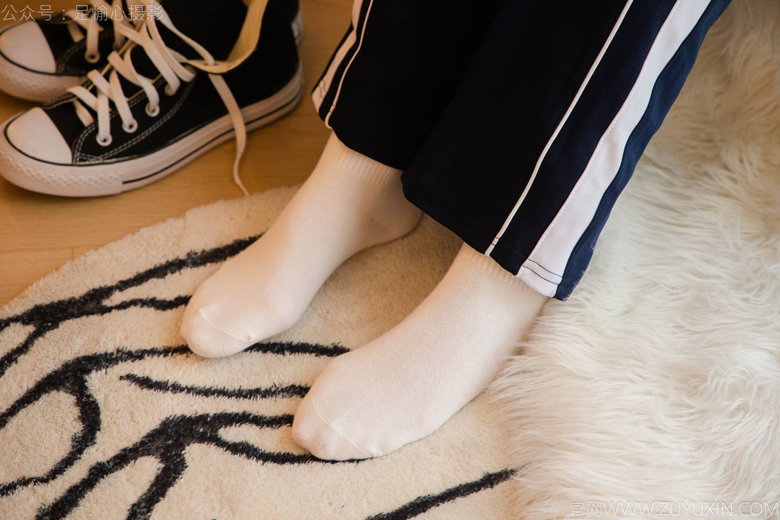图片[30]-足愉心 NO.031 奶芙（搭配：校服、帆布鞋、白色棉袜、裸足）[110P] – 速更版-美库