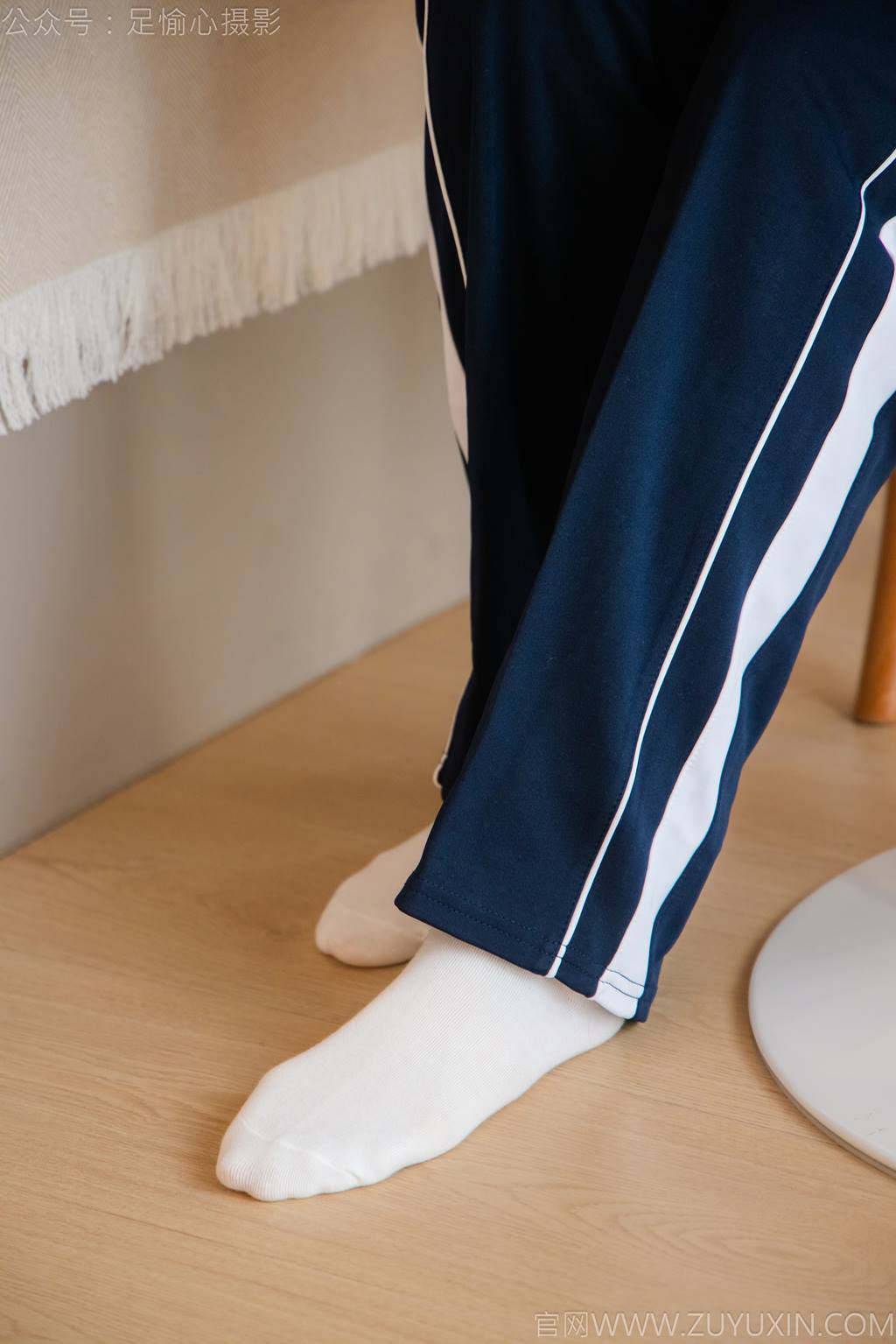 图片[34]-足愉心 NO.031 奶芙（搭配：校服、帆布鞋、白色棉袜、裸足）[110P] – 速更版-美库