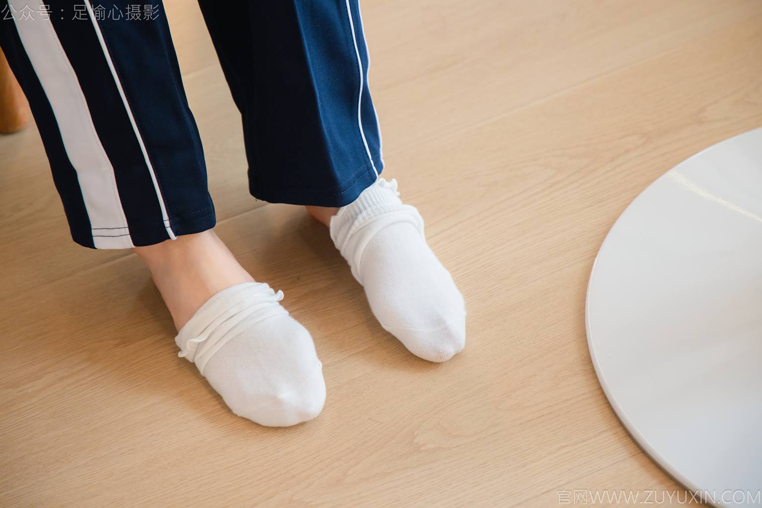 图片[55]-足愉心 NO.031 奶芙（搭配：校服、帆布鞋、白色棉袜、裸足）[110P] – 速更版-美库