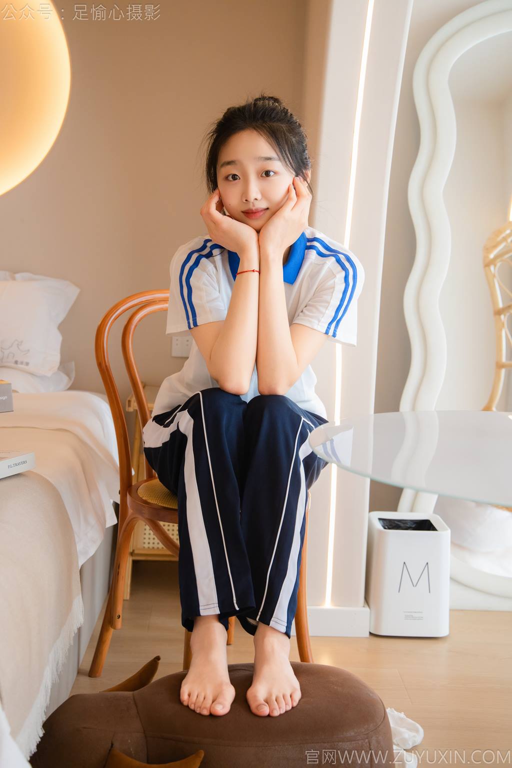 图片[61]-足愉心 NO.031 奶芙（搭配：校服、帆布鞋、白色棉袜、裸足）[110P] – 速更版-美库