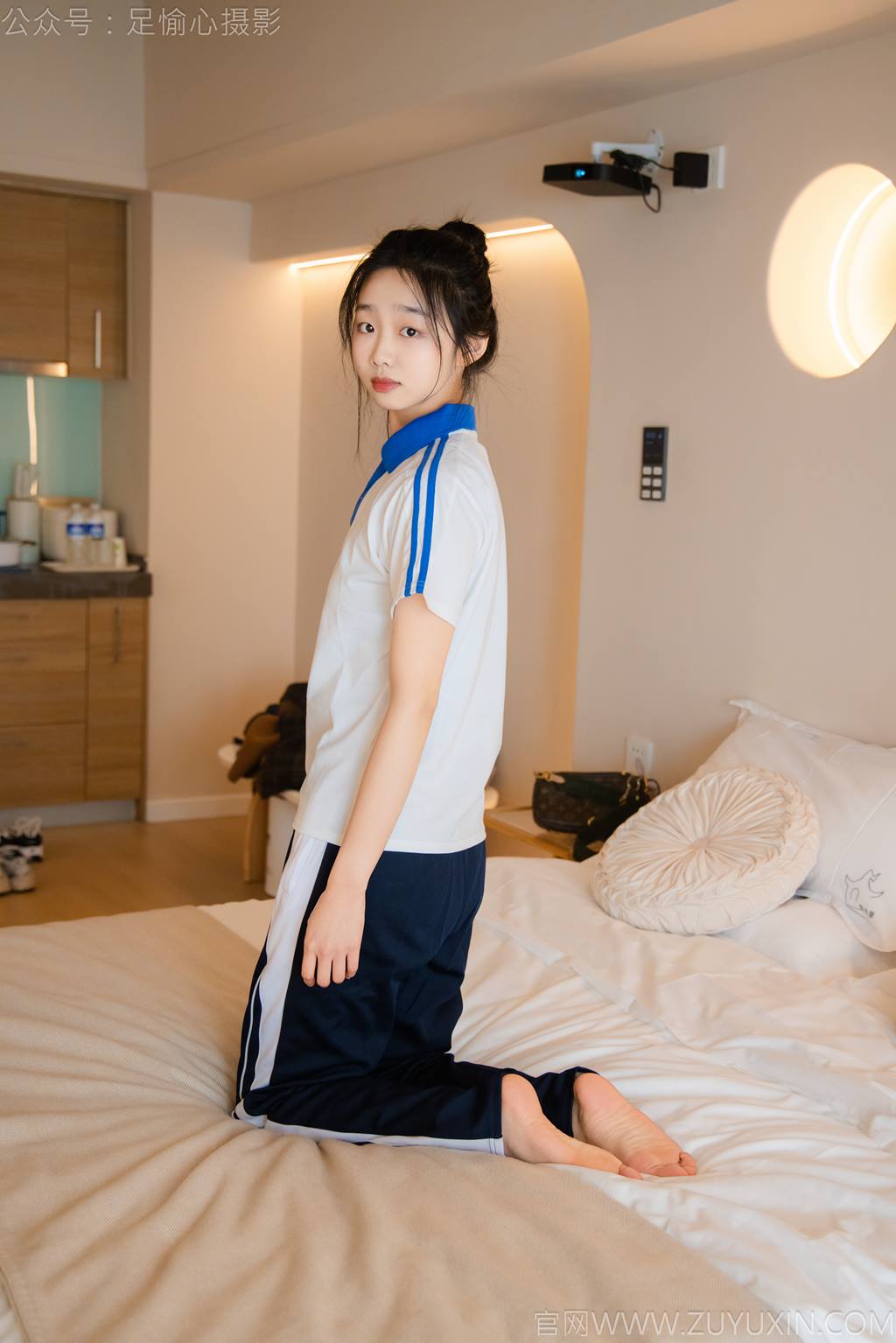 图片[89]-足愉心 NO.031 奶芙（搭配：校服、帆布鞋、白色棉袜、裸足）[110P] – 速更版-美库