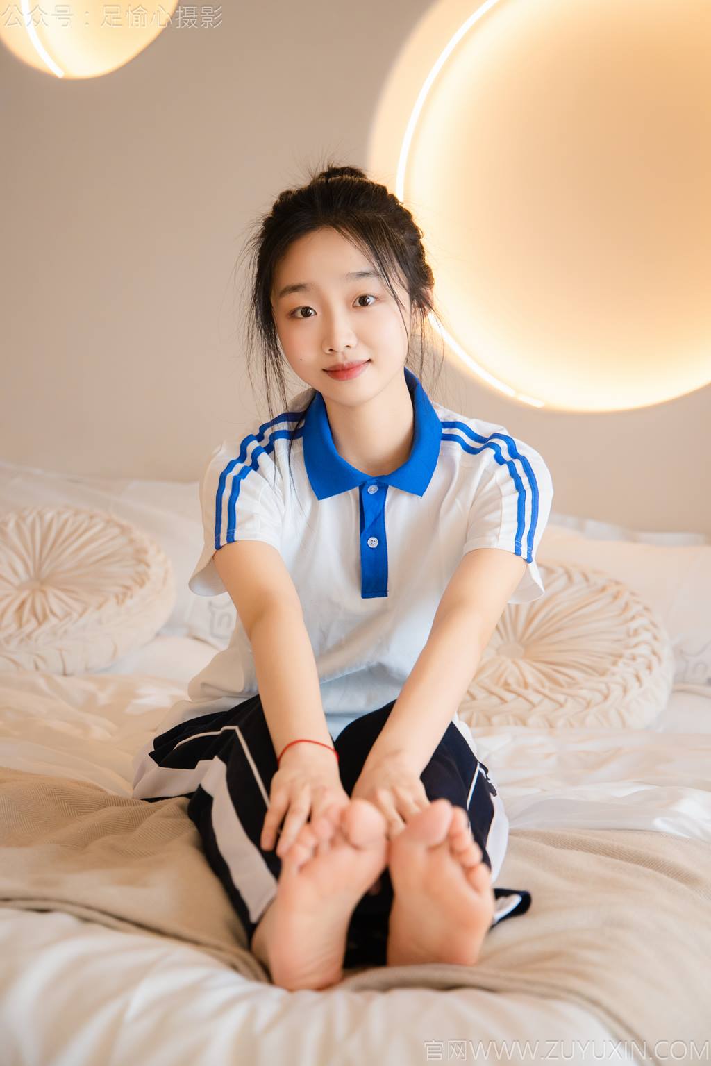 图片[97]-足愉心 NO.031 奶芙（搭配：校服、帆布鞋、白色棉袜、裸足）[110P] – 速更版-美库